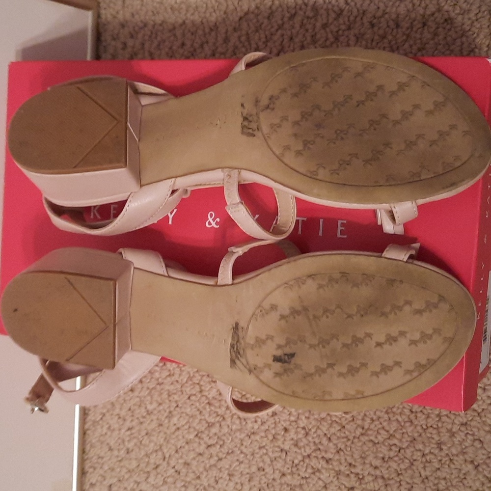 Light pink low heel sandal - Picture 3 of 5